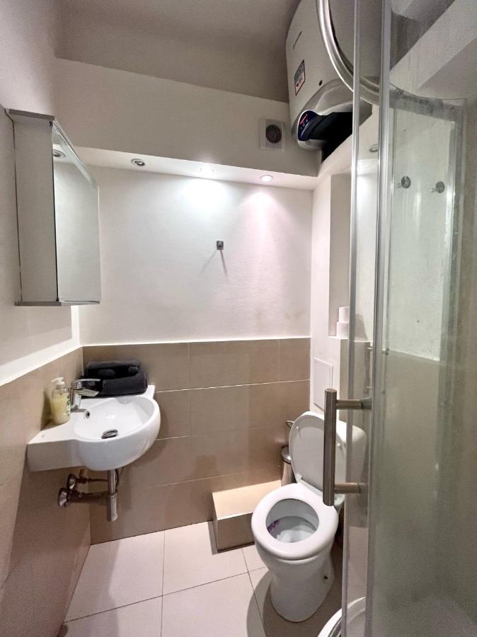 Quiet Apartment Close To Center Praga Exterior foto
